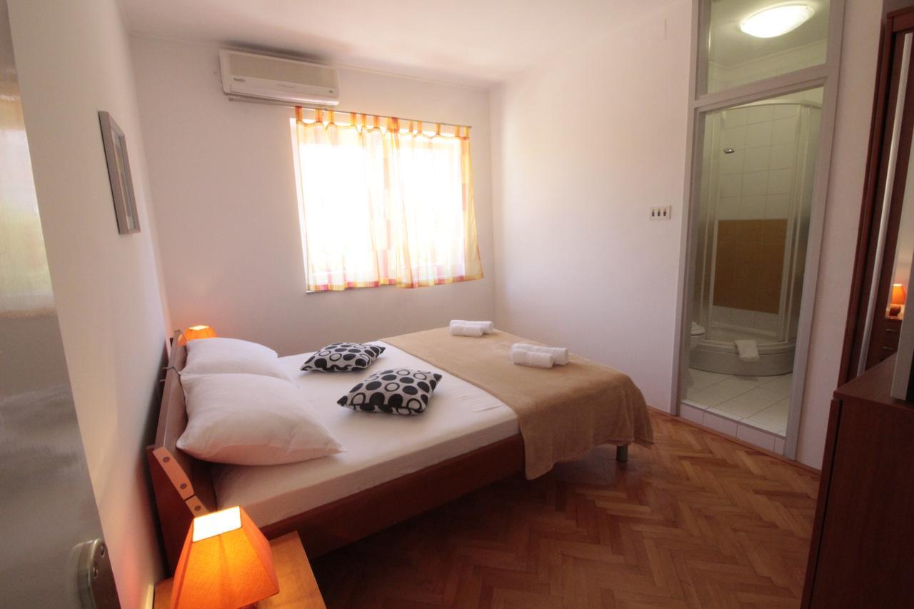 Studios & Rooms Fiesta Novalja Luaran gambar