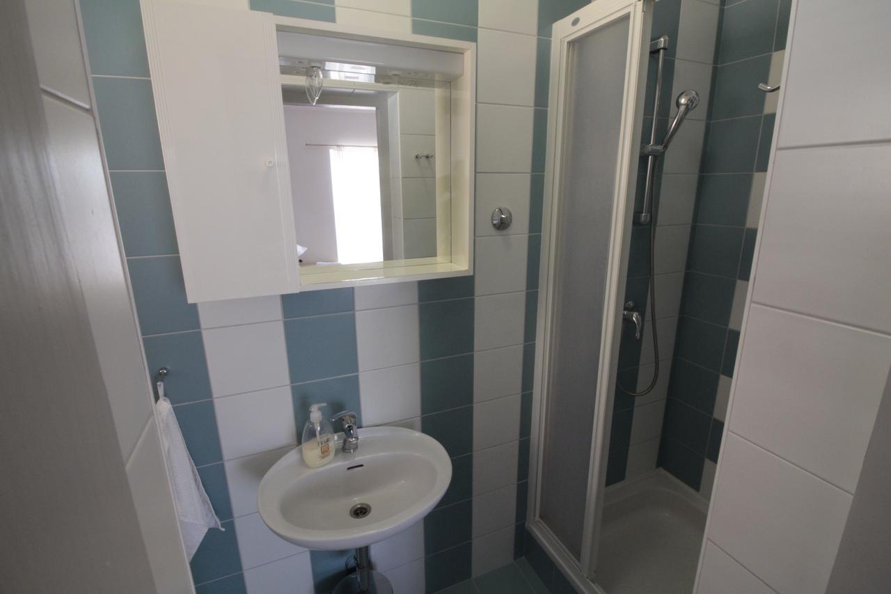 Studios & Rooms Fiesta Novalja Luaran gambar