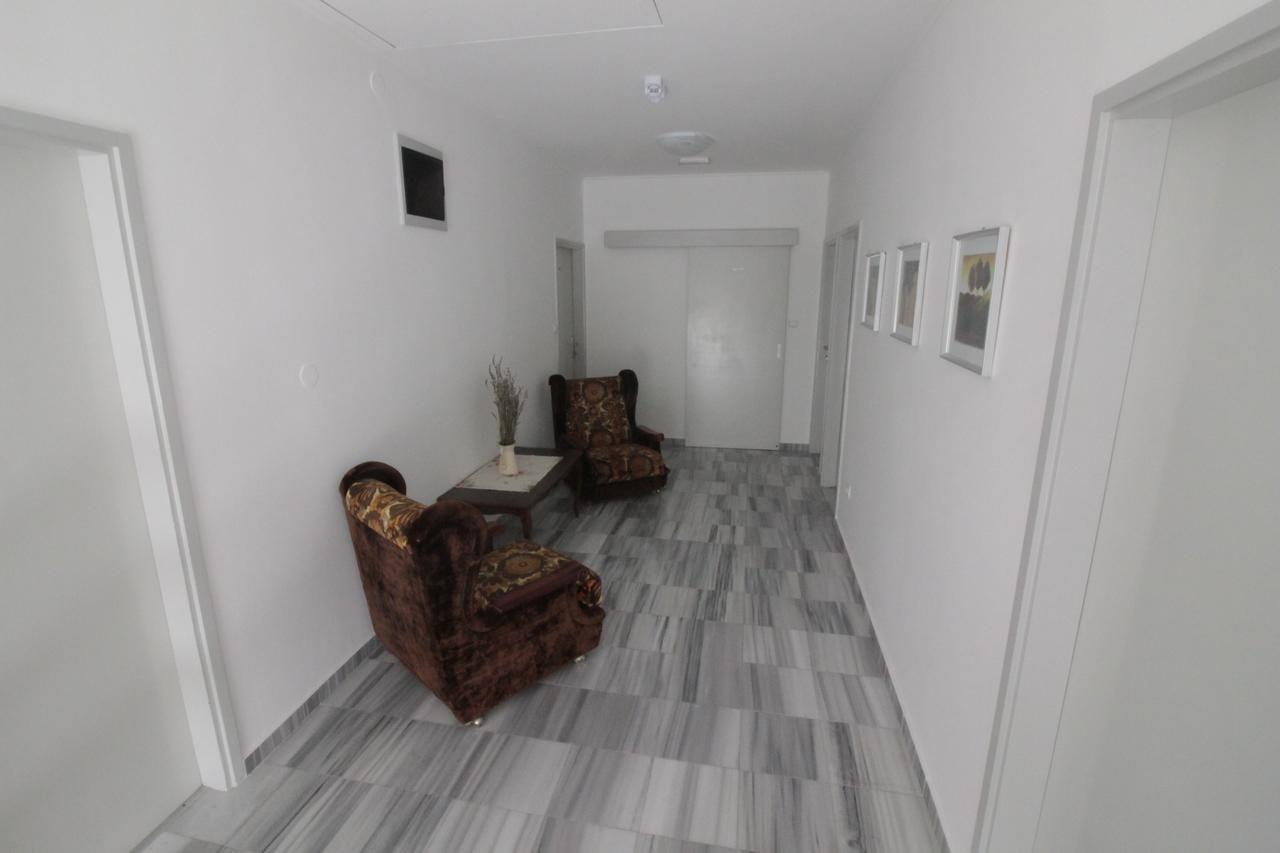 Studios & Rooms Fiesta Novalja Luaran gambar