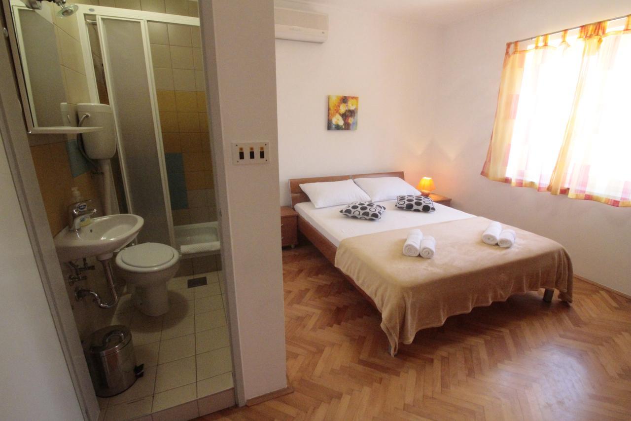 Studios & Rooms Fiesta Novalja Luaran gambar
