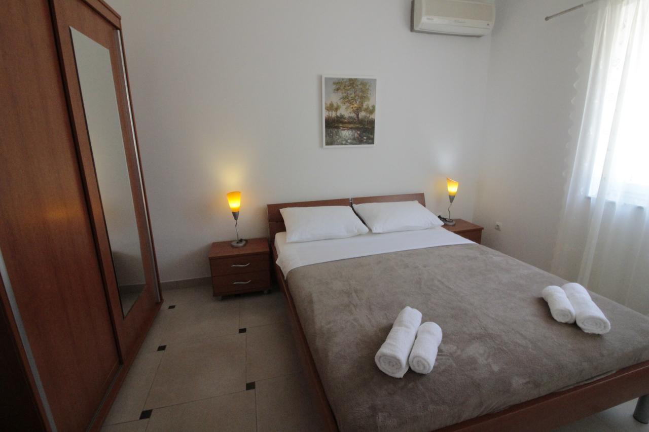 Studios & Rooms Fiesta Novalja Luaran gambar