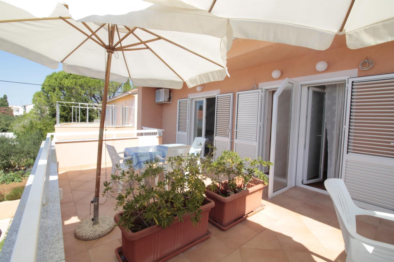 Studios & Rooms Fiesta Novalja Luaran gambar