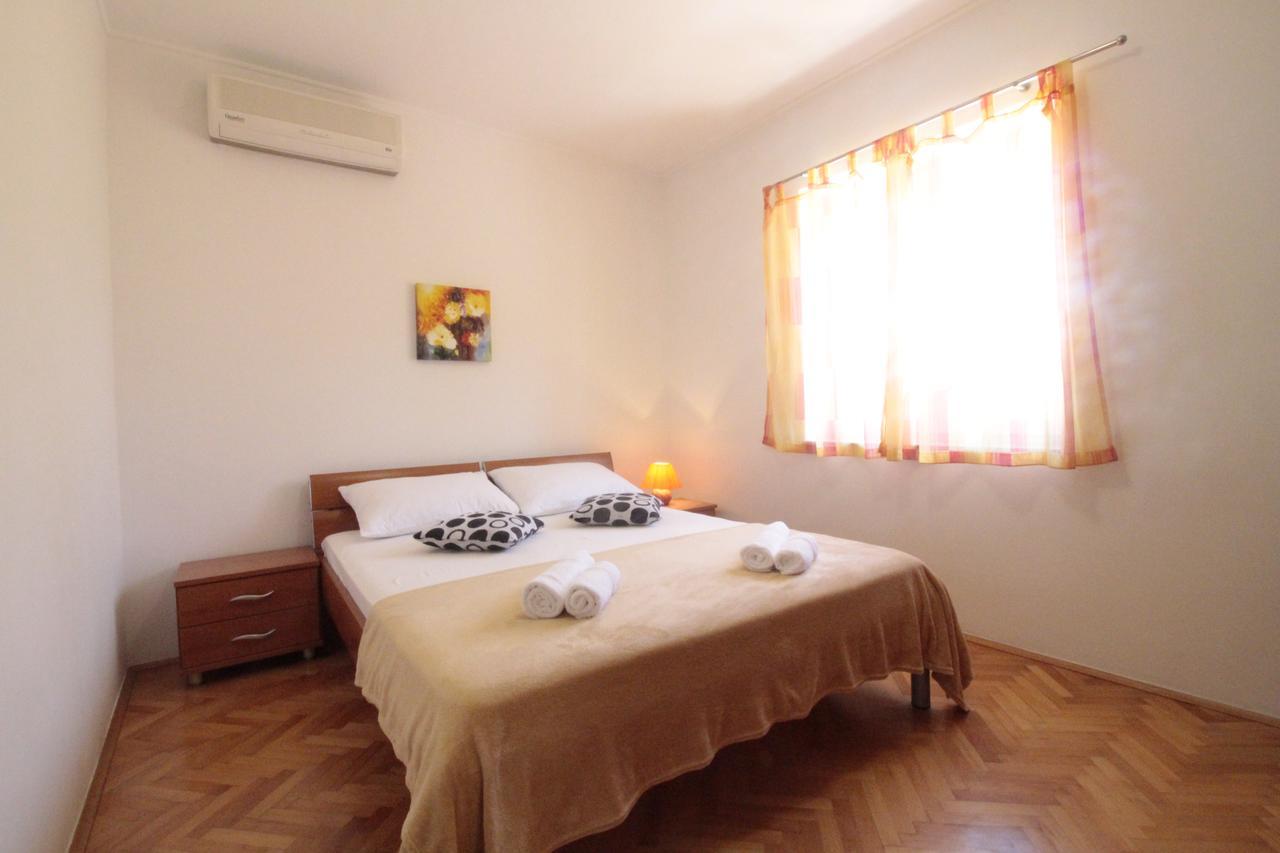 Studios & Rooms Fiesta Novalja Luaran gambar