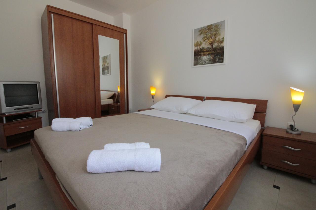 Studios & Rooms Fiesta Novalja Luaran gambar