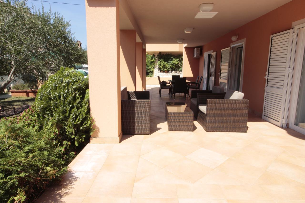 Studios & Rooms Fiesta Novalja Luaran gambar